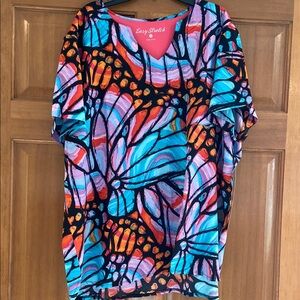 NWT! Women’s size 2X, butterfly scrub top by Easy Stretch!